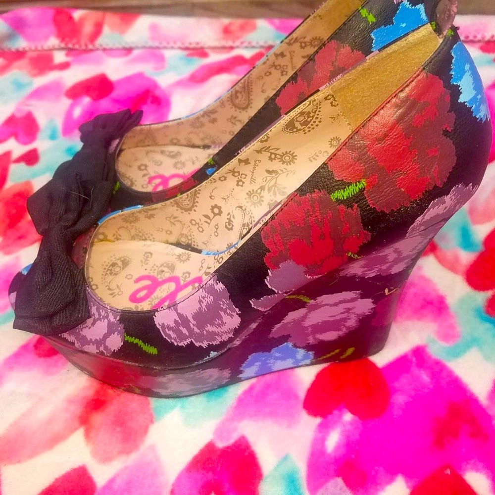 Size 10 Betsey Johnson wedges